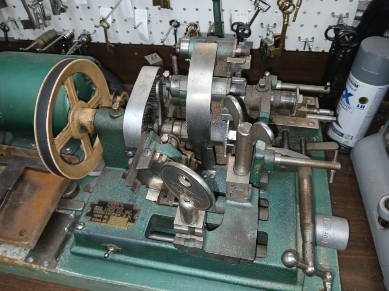 Antique key cutting machine